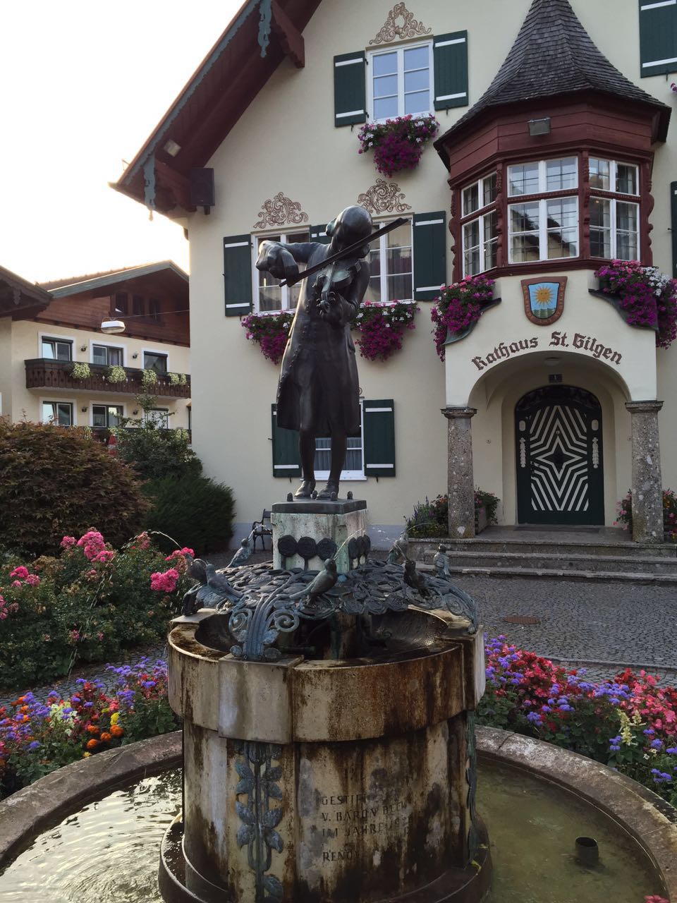 余教授奧地利鄉村行：萬(wàn)科為什么說(shuō)把奧地利小鎮搬回來(lái)？