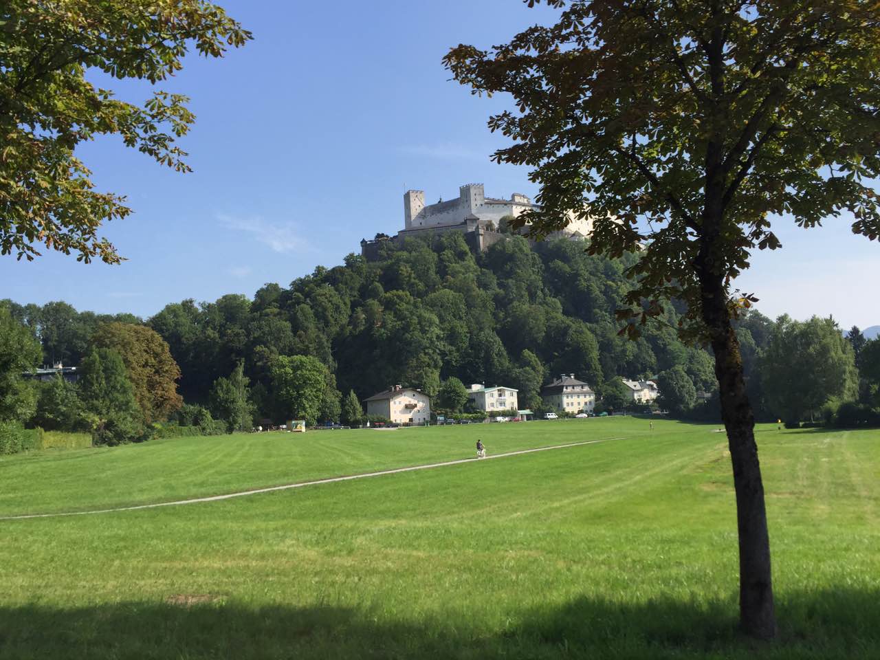 【余教授奧地利鄉村行:音樂(lè )之聲把游客帶到了薩爾斯堡】 【余教授奧地利鄉村行:音樂(lè )之聲把游客帶到了薩爾斯堡】