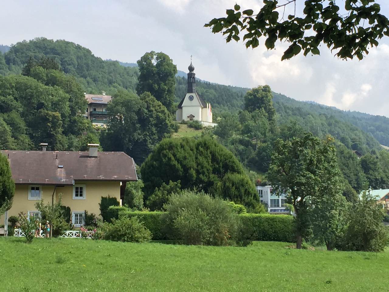 【余教授奧地利鄉村行:音樂(lè )之聲把游客帶到了薩爾斯堡】 【余教授奧地利鄉村行:音樂(lè )之聲把游客帶到了薩爾斯堡】