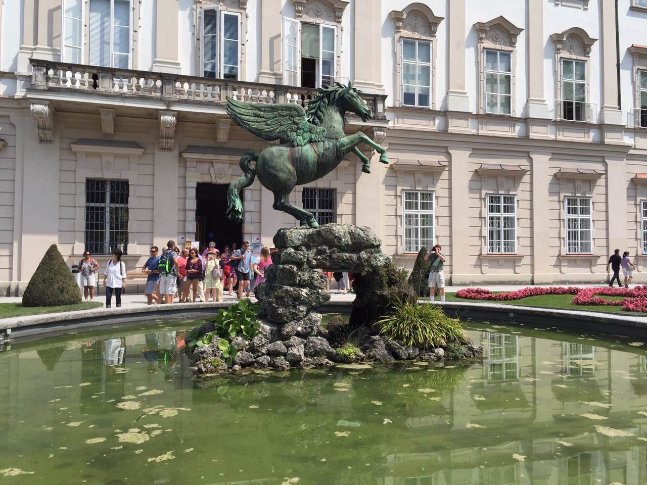 【余教授奧地利鄉村行:音樂(lè )之聲把游客帶到了薩爾斯堡】 【余教授奧地利鄉村行:音樂(lè )之聲把游客帶到了薩爾斯堡】