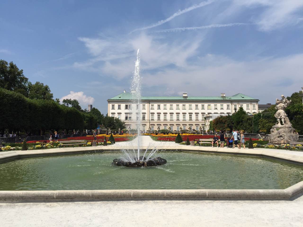 【余教授奧地利鄉村行:音樂(lè )之聲把游客帶到了薩爾斯堡】 【余教授奧地利鄉村行:音樂(lè )之聲把游客帶到了薩爾斯堡】