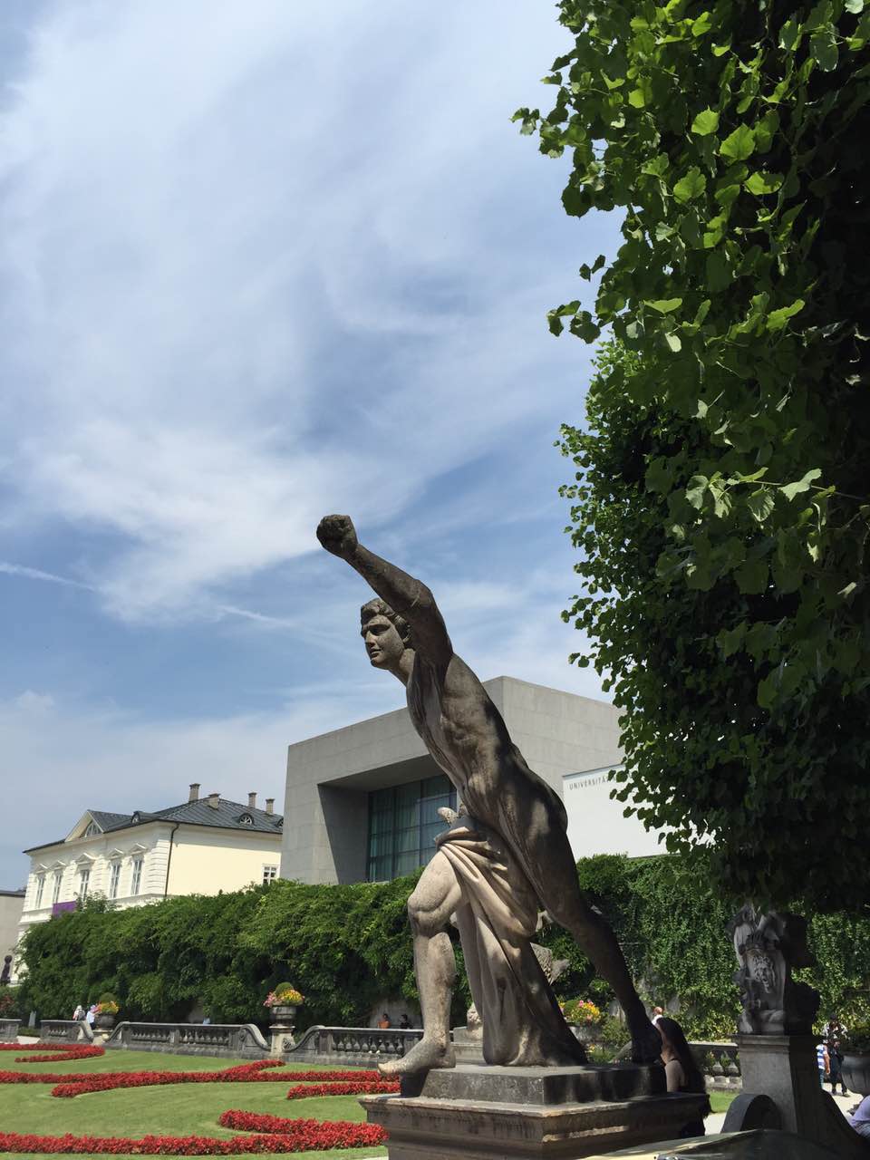 【余教授奧地利鄉村行:音樂(lè )之聲把游客帶到了薩爾斯堡】 【余教授奧地利鄉村行:音樂(lè )之聲把游客帶到了薩爾斯堡】