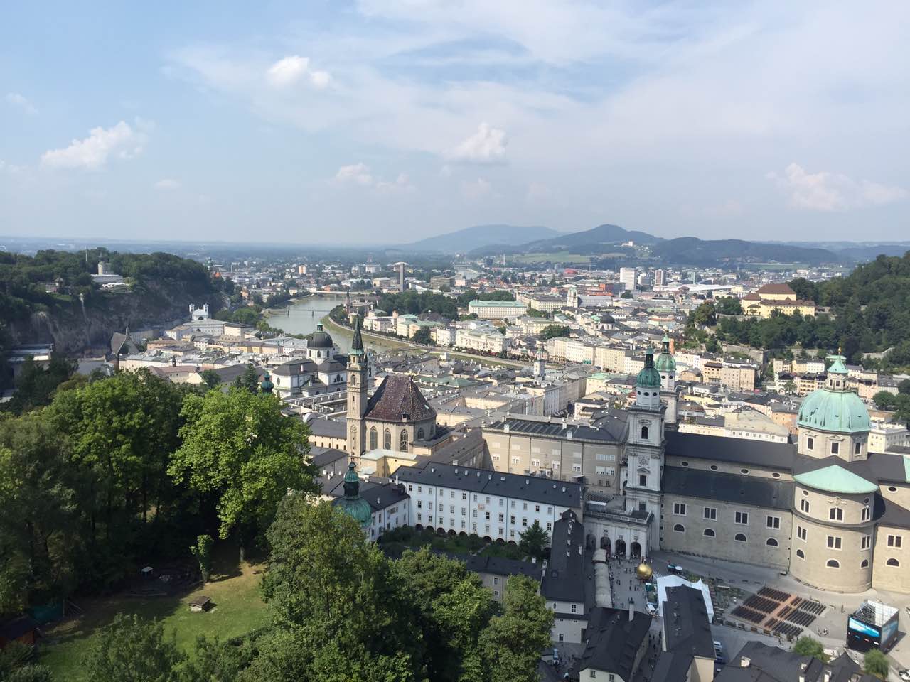 【余教授奧地利鄉村行:音樂(lè )之聲把游客帶到了薩爾斯堡】 【余教授奧地利鄉村行:音樂(lè )之聲把游客帶到了薩爾斯堡】