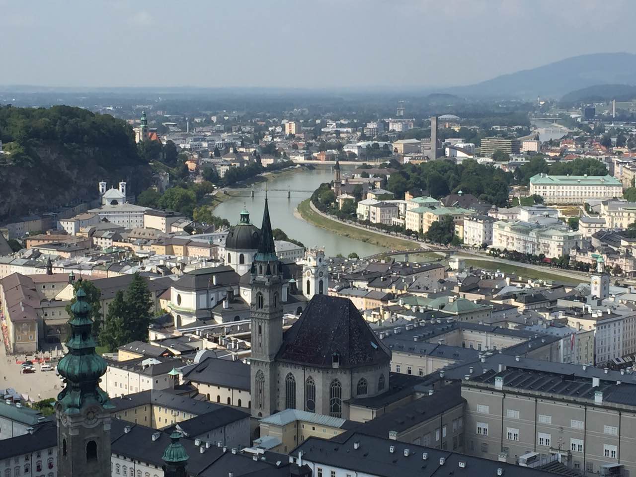 【余教授奧地利鄉村行:音樂(lè )之聲把游客帶到了薩爾斯堡】 【余教授奧地利鄉村行:音樂(lè )之聲把游客帶到了薩爾斯堡】