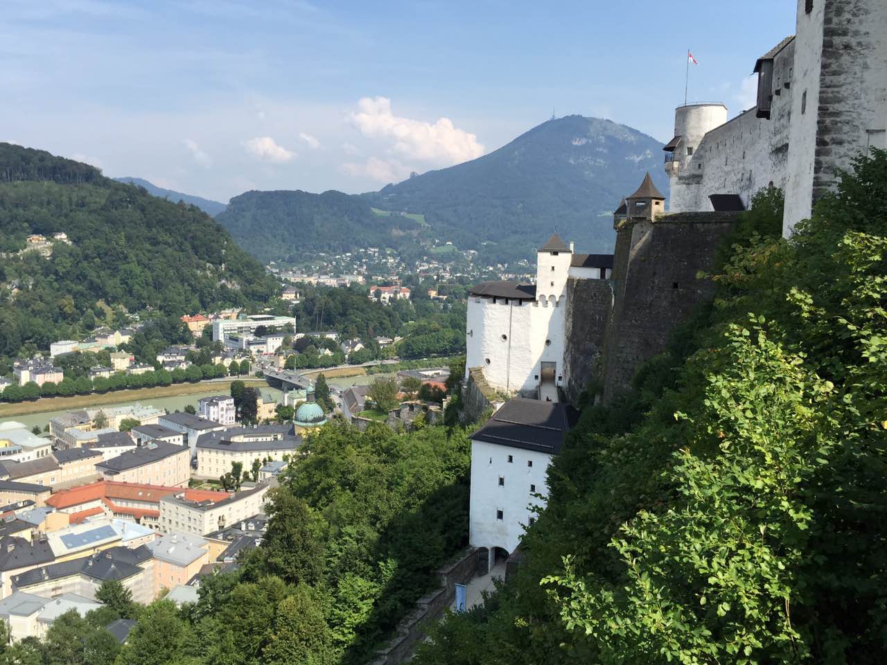 【余教授奧地利鄉村行:音樂(lè )之聲把游客帶到了薩爾斯堡】 【余教授奧地利鄉村行:音樂(lè )之聲把游客帶到了薩爾斯堡】