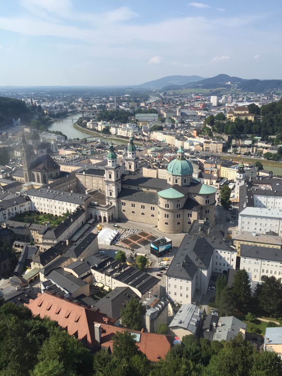 【余教授奧地利鄉村行:音樂(lè )之聲把游客帶到了薩爾斯堡】 【余教授奧地利鄉村行:音樂(lè )之聲把游客帶到了薩爾斯堡】