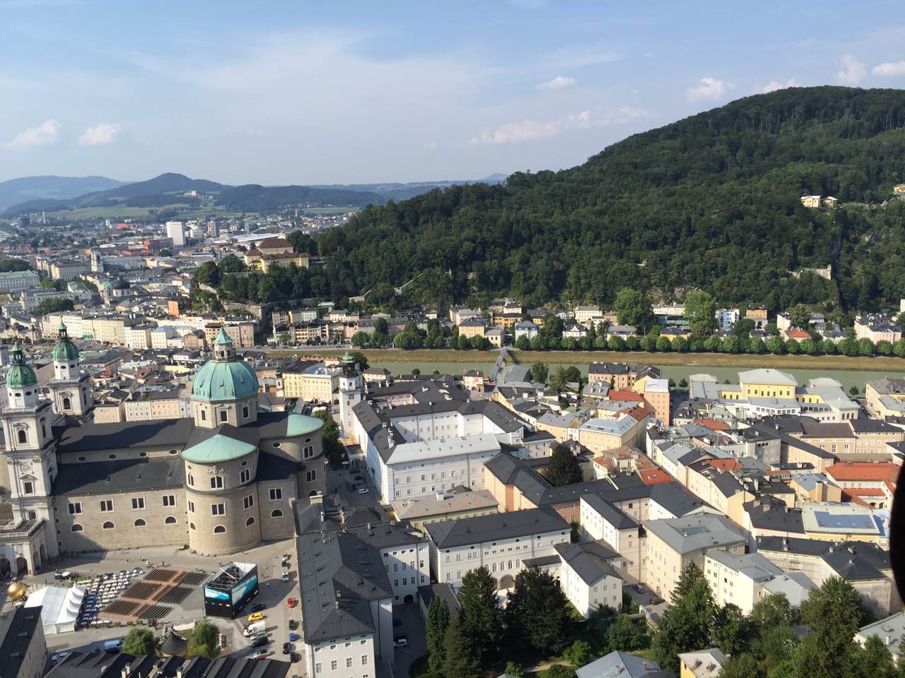 【余教授奧地利鄉村行:音樂(lè )之聲把游客帶到了薩爾斯堡】 【余教授奧地利鄉村行:音樂(lè )之聲把游客帶到了薩爾斯堡】